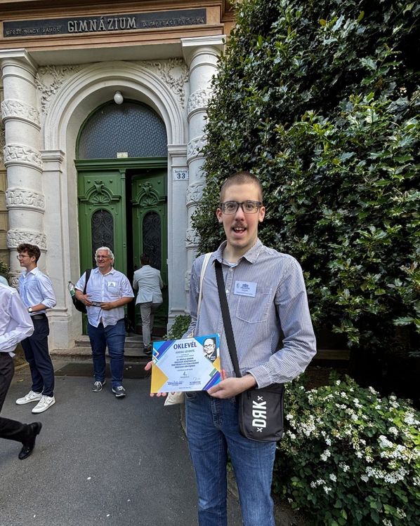 Országos 4. helyezés a Mikola Sándor Fizikaverseny döntőjén