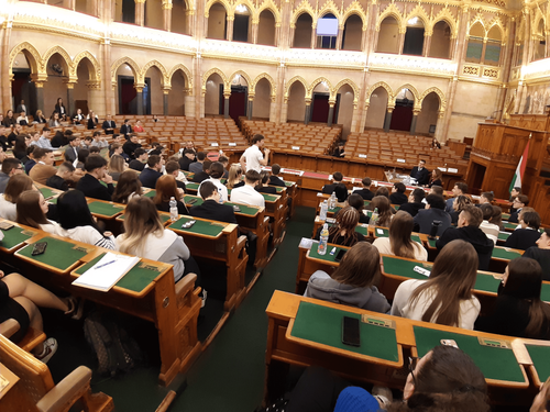 Hallasd a Hangod! - Parlamenti Ifjúsági Napon jártunk